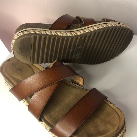 Shoes - Picture 4 of 4